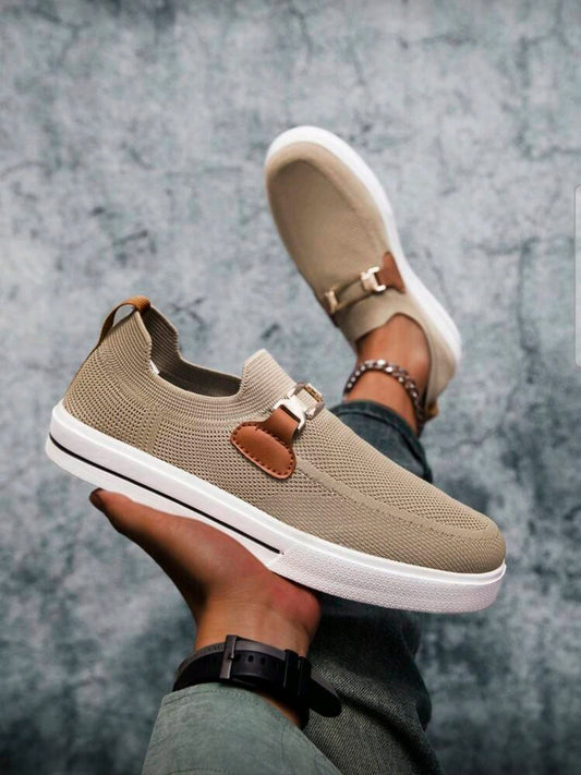 Zapatillas Casuales con Hebilla Dorada