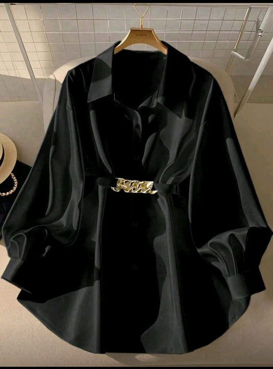 Blusa Negra Elegante con Cinturón de Cadena