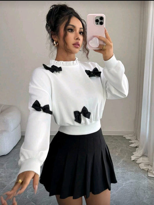 Sudadera Blanca con Lazos Negros