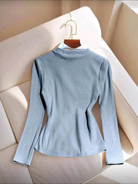 Chaqueta Azul Cielo con Botones Dorados