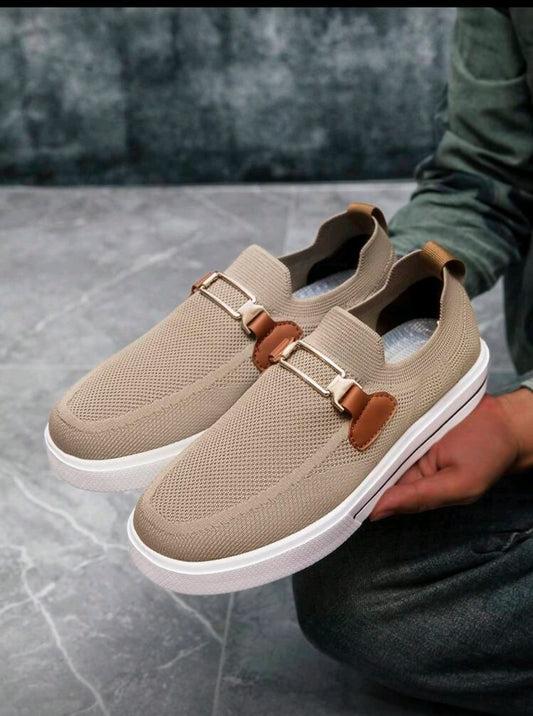 Zapatillas Casuales con Hebilla Dorada