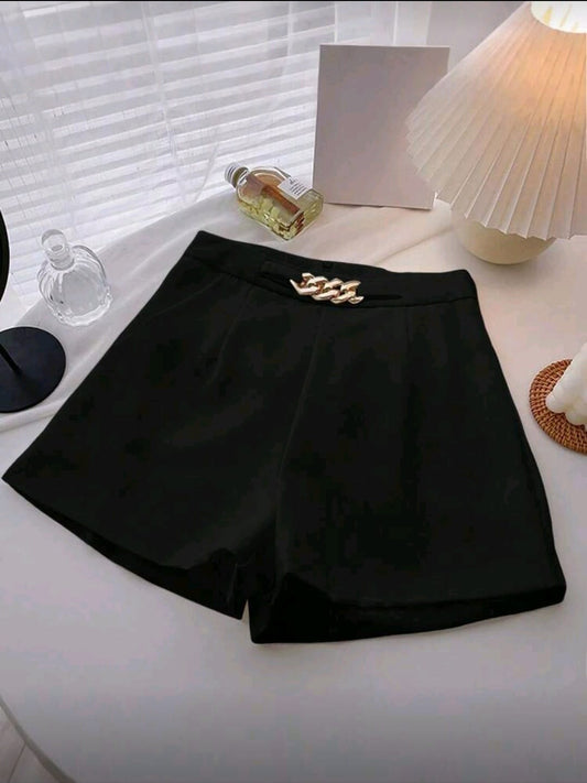 Shorts Elegantes con Hebilla Dorada